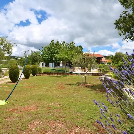 Home, Bozic בית נופש