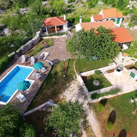 Home, Bozic בית נופש