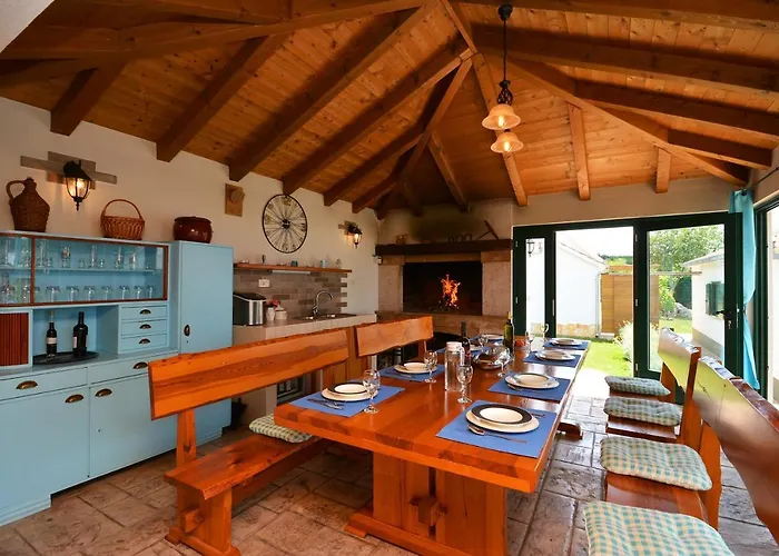 Home, Bozic * Cvrljevo