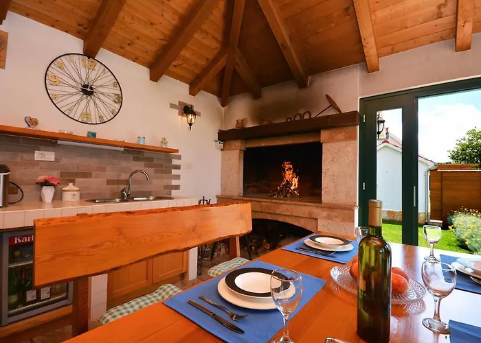 Home, Bozic בית נופש Cvrljevo